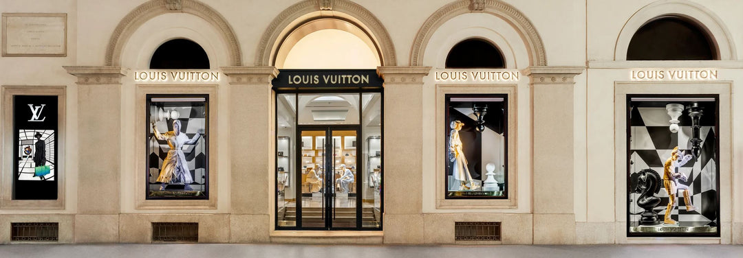 STORE DISPLAY WINDOWS AS REFLECTIONS OF TRENDS: The Art of Showcasing Objects by Chiara Colmegna