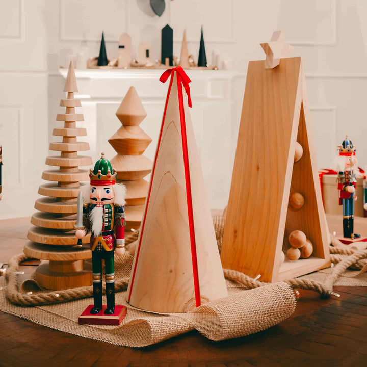 リーヴァ1920のオッゼン・コーゼによる持続可能な木製クリスマスツリーXMAS OK