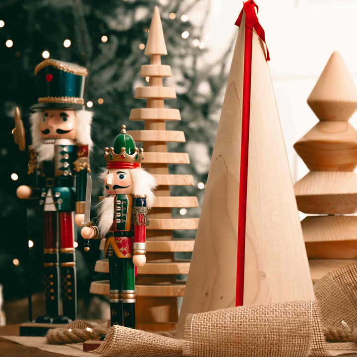 リーヴァ1920のオッゼン・コーゼによる持続可能な木製クリスマスツリーXMAS OK