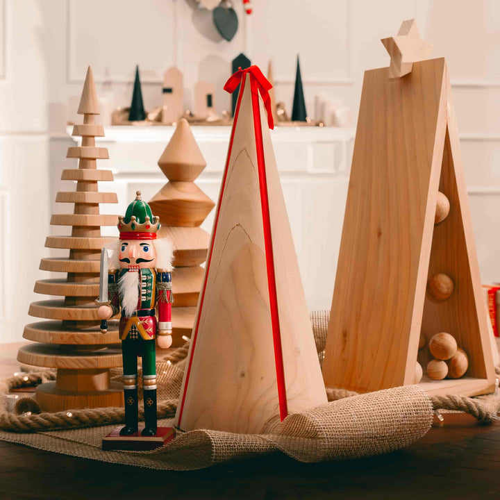 リーヴァ1920のオッゼン・コーゼによる持続可能な木製クリスマスツリーXMAS OK