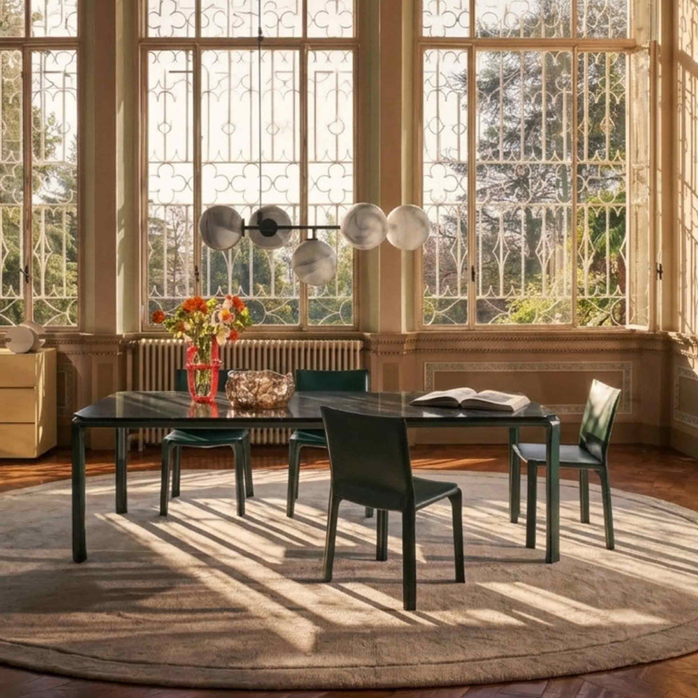 Chair CAB 412 with Murano Glass Vase SESTIERE in a living room