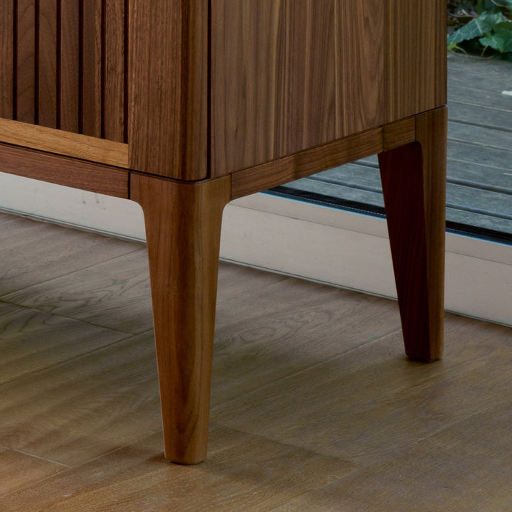 Notenhouten dressoir ELEVA van Dale Italia
