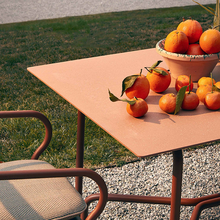Udendørs aluminium bord SALÒ af Matteo Thun og Benedetto Fasciana for Unopiù