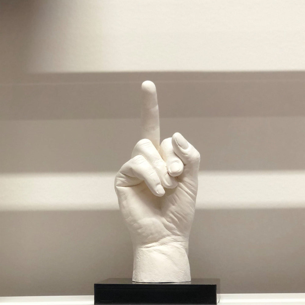 Resin Sculpture MANO D'OPERA DITO MEDIO by Gennaro Regina 02