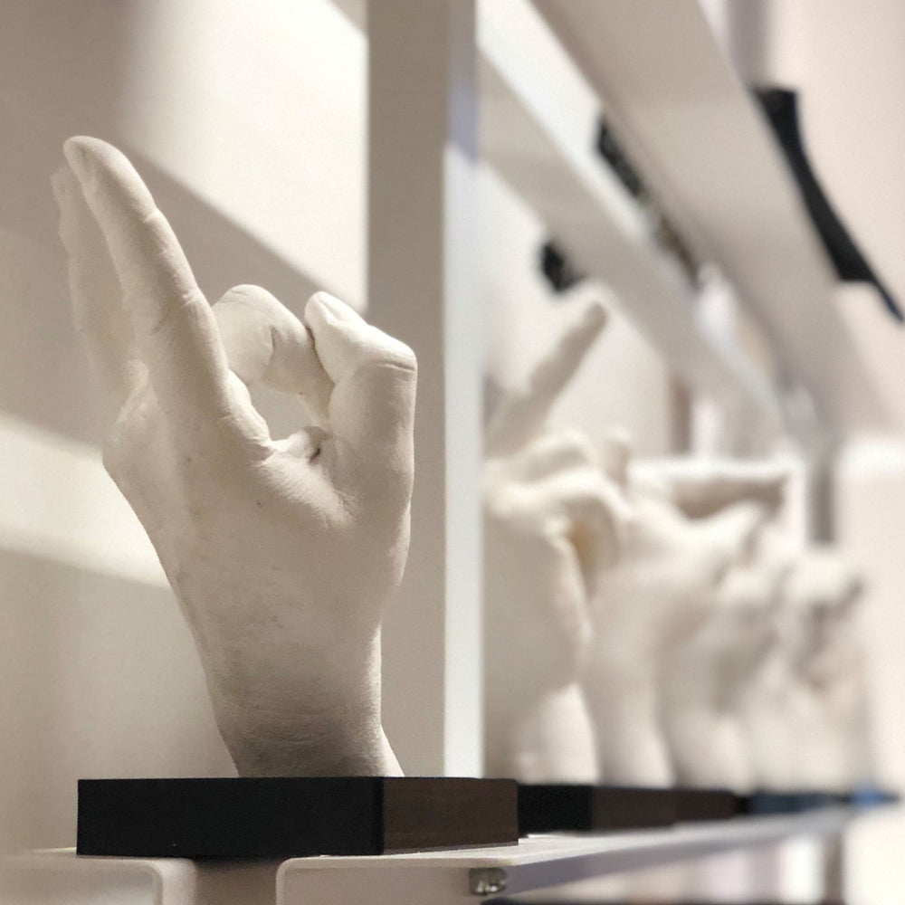 Resin Sculpture MANO D'OPERA MANO CORNUTA White by Gennaro Regina 02