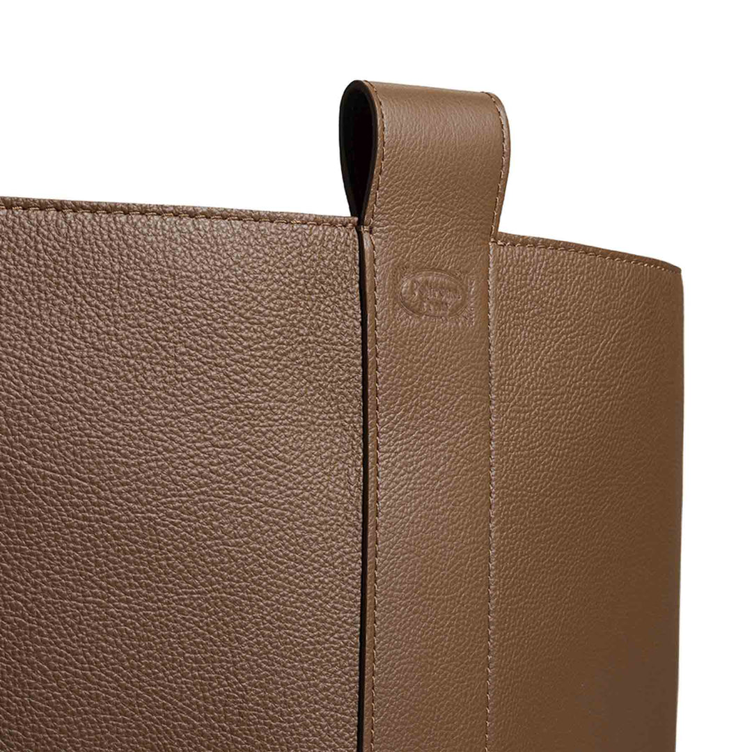 Leather Container LEATHER BASKET by Simona Cremascoli for Poltrona Frau 06